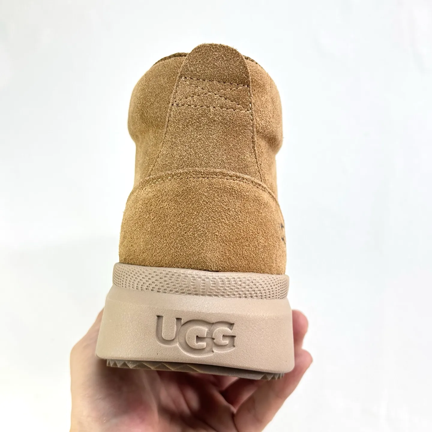 💰640 UGG 1773 Classic autumn and winter sheepskin and fur integrated snow boots. All shoes are made of ZP same factory. Longfeng A-grade Australian imported sheepskin and fur integrated brand OEM production line. Fully follow the ZP process. OEM original pattern maker. Adhering to the principle of no original shoes and no development selection. Pay attention to every detail. The most authentic TREADLITE "light wing" technology outsole on the market. Lightweight/durable/flexible/pile type [solemn after-sales commitment] If there are major quality problems such as degumming/broken bottom within one month, we will directly replace it with a new one for you! Size: 40 41 42 43 44